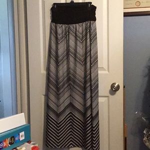 Black and white slim maxi skirt
